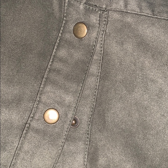 Green Suede mini skirt - Picture 3 of 4